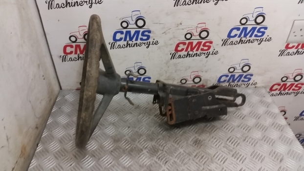 Ford 7840, 40 Series Steering Column Assembly With Steering Wheel 82009382 - Volant pour Tracteur agricole: photos 1 Ford 7840, 40 Series Steering Column Assembly With Steering Wheel 82009382 - Volant pour Tracteur agricole: photos 1