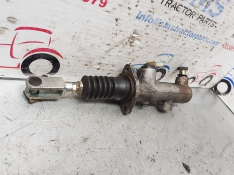 Ford Fiat Case New Holland Tm140 Brake Master Cylinder 82018664, 84558759 - Cylindre de frein pour Tracteur agricole: photos 3 Ford Fiat Case New Holland Tm140 Brake Master Cylinder 82018664, 84558759 - Cylindre de frein pour Tracteur agricole: photos 3