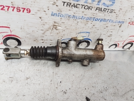 Ford Fiat Case New Holland Tm140 Brake Master Cylinder 82018664, 84558759 - Cylindre de frein pour Tracteur agricole: photos 2 Ford Fiat Case New Holland Tm140 Brake Master Cylinder 82018664, 84558759 - Cylindre de frein pour Tracteur agricole: photos 2