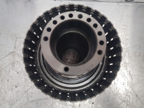 Ford New Holland 40 And Ts Series, 8240 Rear Clutch Housing, 82036853, 82016096 - Embrayage et pièces pour Machine agricole: photos 5 Ford New Holland 40 And Ts Series, 8240 Rear Clutch Housing, 82036853, 82016096 - Embrayage et pièces pour Machine agricole: photos 5