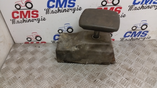 Jcb 412s, 436b, 411b, 456b, 426b, 436b Cushion Armrest 265/01704, 269/40613 - Siège pour Tracteur agricole: photos 1 Jcb 412s, 436b, 411b, 456b, 426b, 436b Cushion Armrest 265/01704, 269/40613 - Siège pour Tracteur agricole: photos 1
