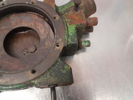 John Deere 6200, 6400, 6300, 7700, 7800 Water Pump Housing R102849 - Pompe à liquide de refroidissement pour Machine agricole: photos 4 John Deere 6200, 6400, 6300, 7700, 7800 Water Pump Housing R102849 - Pompe à liquide de refroidissement pour Machine agricole: photos 4
