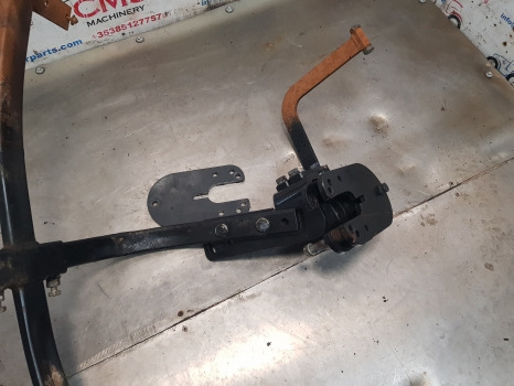 Aile Kubota M5092 Front Axle Mudguard Bracket Lhs Assy: photos 7