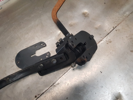 Aile Kubota M5092 Front Axle Mudguard Bracket Lhs Assy: photos 6