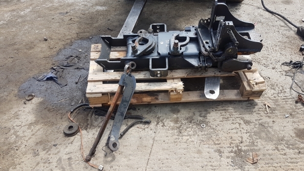 Landini Mythos Tdi 115 Pick Up Hitch, May FitModels - Attache rapide pour Tracteur agricole: photos 1 Landini Mythos Tdi 115 Pick Up Hitch, May FitModels - Attache rapide pour Tracteur agricole: photos 1