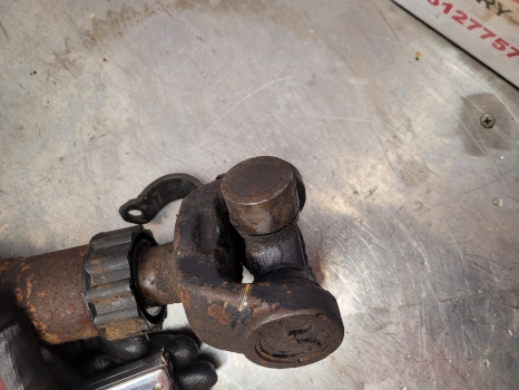 Masey Ferguson Fermec 760, 860 Rear Axle Propeller Drive Shaft - Essieu arrière: photos 4 Masey Ferguson Fermec 760, 860 Rear Axle Propeller Drive Shaft - Essieu arrière: photos 4