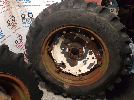 Massey Ferguson  135, 35 David Brown, Ford 2000, 3000 Wheel Pair 12.4-23 - Roue complète pour Machine agricole: photos 5 Massey Ferguson  135, 35 David Brown, Ford 2000, 3000 Wheel Pair 12.4-23 - Roue complète pour Machine agricole: photos 5