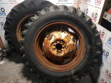 Massey Ferguson  135, 35 David Brown, Ford 2000, 3000 Wheel Pair 12.4-23 - Roue complète pour Machine agricole: photos 1 Massey Ferguson  135, 35 David Brown, Ford 2000, 3000 Wheel Pair 12.4-23 - Roue complète pour Machine agricole: photos 1