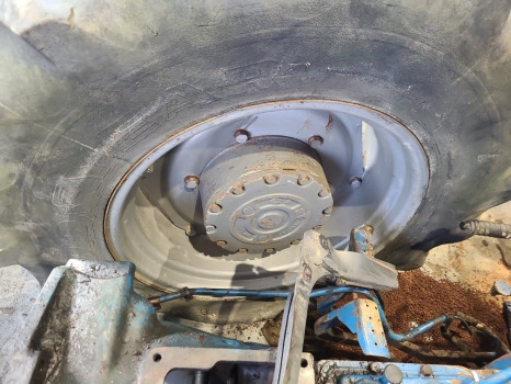 Massey Ferguson 265, 275, 290, 690, 698, 699 Front Wheel Rim 13.6.r24 - Jante pour Machine agricole: photos 2 Massey Ferguson 265, 275, 290, 690, 698, 699 Front Wheel Rim 13.6.r24 - Jante pour Machine agricole: photos 2