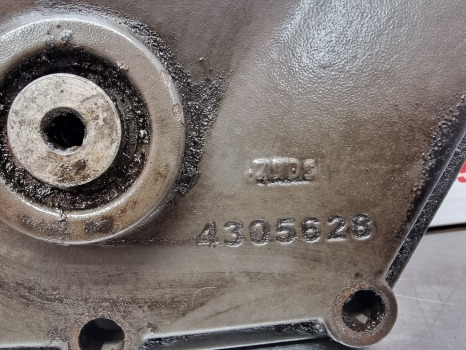 Massey Ferguson 5612, 5400, 5600 Series, Rear Axle Cover 4305628m8 - Essieu arrière: photos 2 Massey Ferguson 5612, 5400, 5600 Series, Rear Axle Cover 4305628m8 - Essieu arrière: photos 2