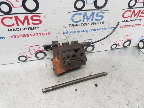 Massey Ferguson 690, 698, 699 Lift Cover Hydraulic Selector Valve - Valve hydraulique pour Tracteur agricole: photos 3 Massey Ferguson 690, 698, 699 Lift Cover Hydraulic Selector Valve - Valve hydraulique pour Tracteur agricole: photos 3