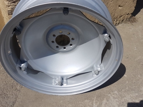 Massey Ferguson, Fordson, Ford, David Brown Rear Wheel Assembly W10x28 - Jante pour Tracteur agricole: photos 5 Massey Ferguson, Fordson, Ford, David Brown Rear Wheel Assembly W10x28 - Jante pour Tracteur agricole: photos 5