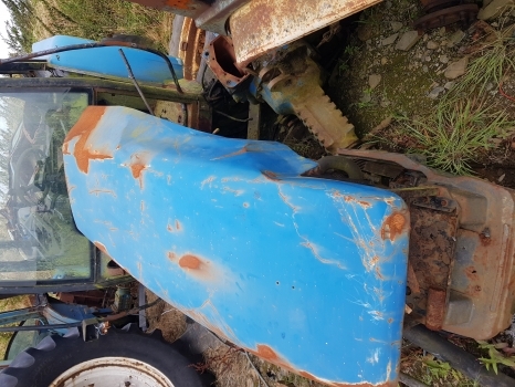 New Holland 60, Tm Series 8160 Engine Hood Bonnet 82005636, 82005635, 82021792 - Capot pour Tracteur agricole: photos 2 New Holland 60, Tm Series 8160 Engine Hood Bonnet 82005636, 82005635, 82021792 - Capot pour Tracteur agricole: photos 2