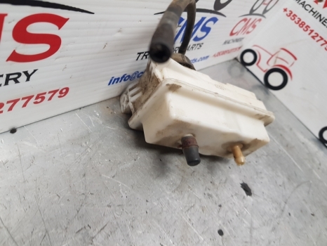 New Holland Case T6, T7, Maxxum, Puma T7.200 Brake Fluid Reservoir 84154075 - Cylindre de frein pour Machine agricole: photos 3 New Holland Case T6, T7, Maxxum, Puma T7.200 Brake Fluid Reservoir 84154075 - Cylindre de frein pour Machine agricole: photos 3