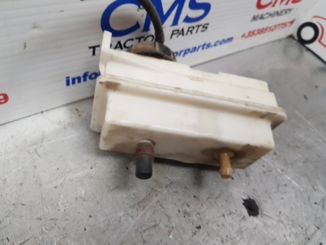 New Holland Case T6, T7, Maxxum, Puma T7.200 Brake Fluid Reservoir 84154075 - Cylindre de frein pour Machine agricole: photos 2 New Holland Case T6, T7, Maxxum, Puma T7.200 Brake Fluid Reservoir 84154075 - Cylindre de frein pour Machine agricole: photos 2