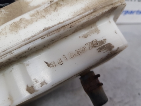 New Holland Case T6, T7, Maxxum, Puma T7.200 Brake Fluid Reservoir 84154075 - Cylindre de frein pour Machine agricole: photos 5 New Holland Case T6, T7, Maxxum, Puma T7.200 Brake Fluid Reservoir 84154075 - Cylindre de frein pour Machine agricole: photos 5