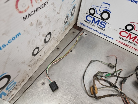 New Holland Case Ts115a, Case Mxu Cab Roof Wiring Loom 82035435, 82032538 - Câble/ Fil: photos 2 New Holland Case Ts115a, Case Mxu Cab Roof Wiring Loom 82035435, 82032538 - Câble/ Fil: photos 2