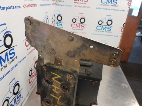 New Holland T5.95, T5, Case Battery Tray, Support 84535790, 84535783, 84536561 - Accumulateur pour Machine agricole: photos 5 New Holland T5.95, T5, Case Battery Tray, Support 84535790, 84535783, 84536561 - Accumulateur pour Machine agricole: photos 5