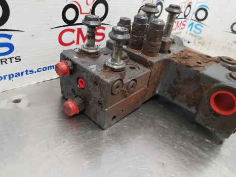 New Holland Tm150, Tm135, Tm, Front Axle Suspension Hydraylic Valve 82022093 - Suspension: photos 3 New Holland Tm150, Tm135, Tm, Front Axle Suspension Hydraylic Valve 82022093 - Suspension: photos 3