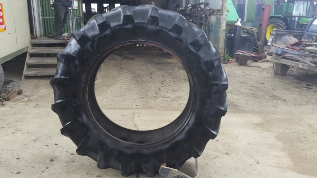 Old Stock Old Stock 18.4 R 38 Michelin - Pneu pour Machine agricole: photos 1 Old Stock Old Stock 18.4 R 38 Michelin - Pneu pour Machine agricole: photos 1