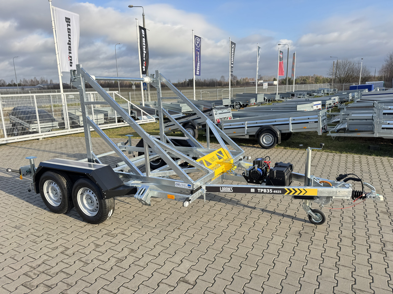 LORRIES TPB35-4925 + wciągarka elektryczna | 3500kg - Remorque porte-touret: photos 1 LORRIES TPB35-4925 + wciągarka elektryczna | 3500kg - Remorque porte-touret: photos 1