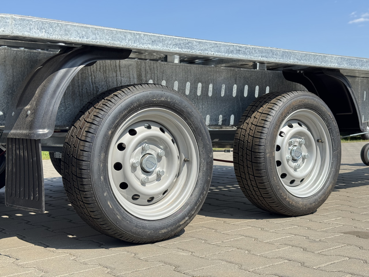 NIEWIADÓW Jupiter 4.5 - 450 x 210 cm / 2700 kg - Remorque porte-voitures: photos 3 NIEWIADÓW Jupiter 4.5 - 450 x 210 cm / 2700 kg - Remorque porte-voitures: photos 3