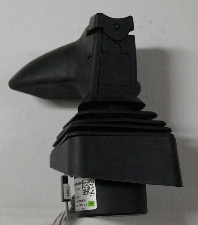 Jungheinrich 51585597 | Joystick Multipilot SN P5300006957H S180100361423 Q630 - Système électrique pour Matériel de manutention: photos 4 Jungheinrich 51585597 | Joystick Multipilot SN P5300006957H S180100361423 Q630 - Système électrique pour Matériel de manutention: photos 4