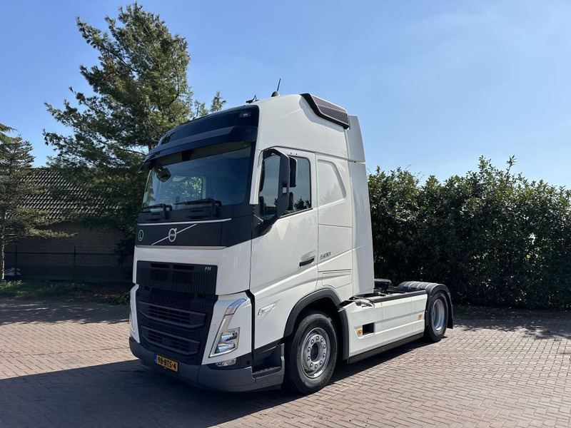 Volvo Volvo FH 500 4x2 ACC I-PARK COOL NEW MODEL FH 500 4x2 - Tracteur routier: photos 1 Volvo Volvo FH 500 4x2 ACC I-PARK COOL NEW MODEL FH 500 4x2 - Tracteur routier: photos 1