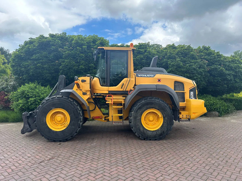 Volvo L120 H - Chargeuse sur pneus: photos 1 Volvo L120 H - Chargeuse sur pneus: photos 1