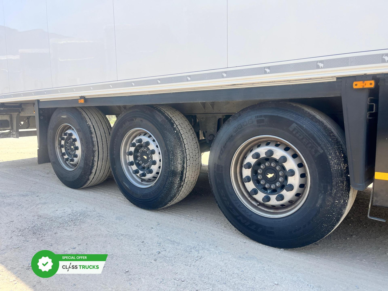 Schmitz Cargobull SKO Double Deck FP 45 Carrier Vector 1550 h2.7m - Semi-remorque frigorifique: photos 4 Schmitz Cargobull SKO Double Deck FP 45 Carrier Vector 1550 h2.7m - Semi-remorque frigorifique: photos 4