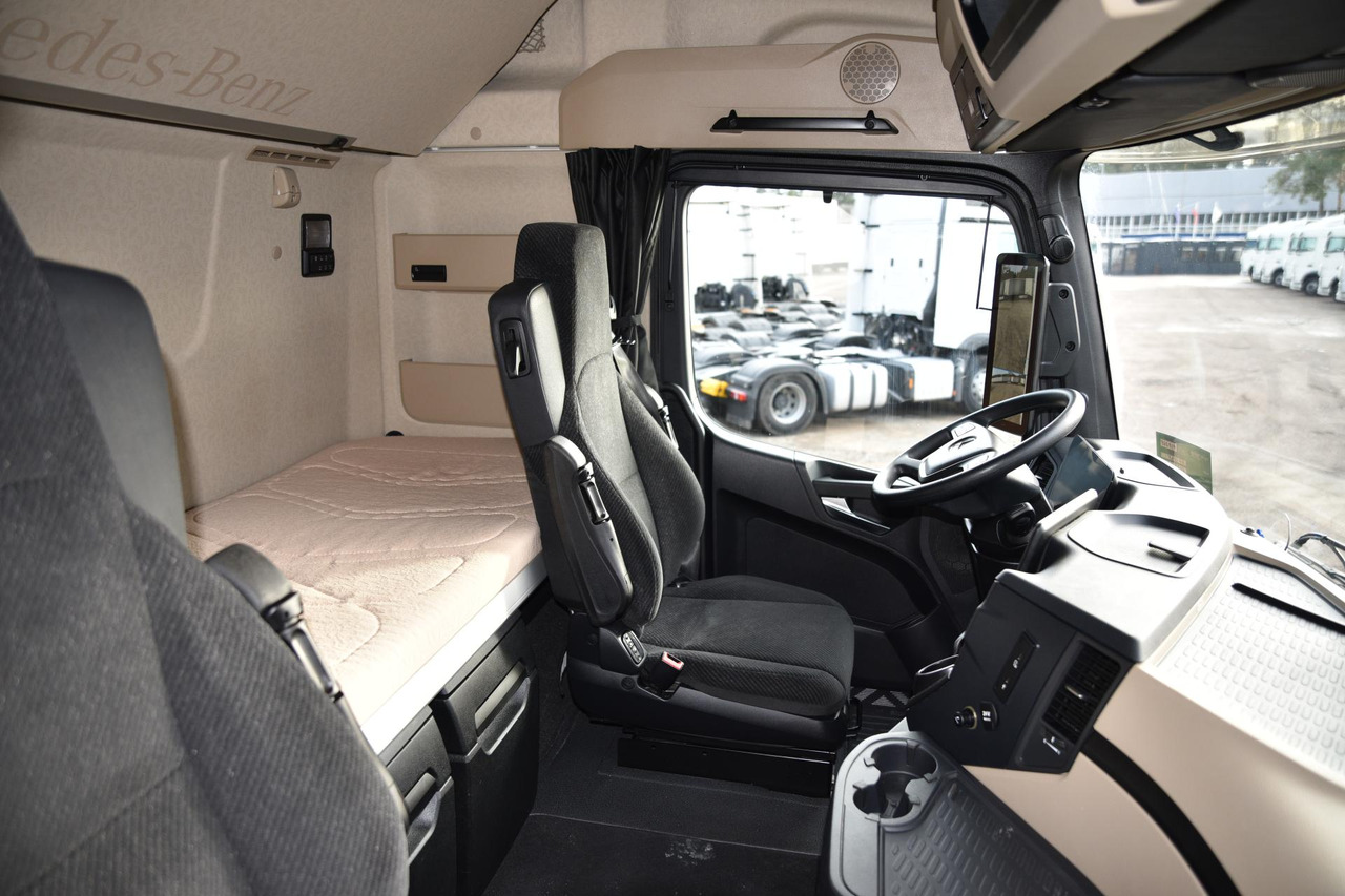 Tracteur routier Mercedes-Benz Actros 5 1845 BigSpace: photos 11