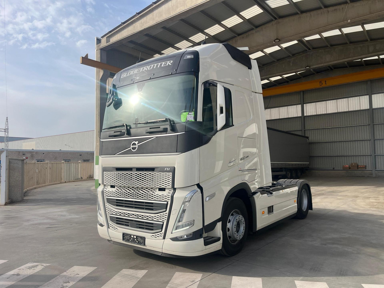 Volvo FH 460 Globetrotter XL i-Save I-ParkCool - Tracteur routier: photos 1 Volvo FH 460 Globetrotter XL i-Save I-ParkCool - Tracteur routier: photos 1