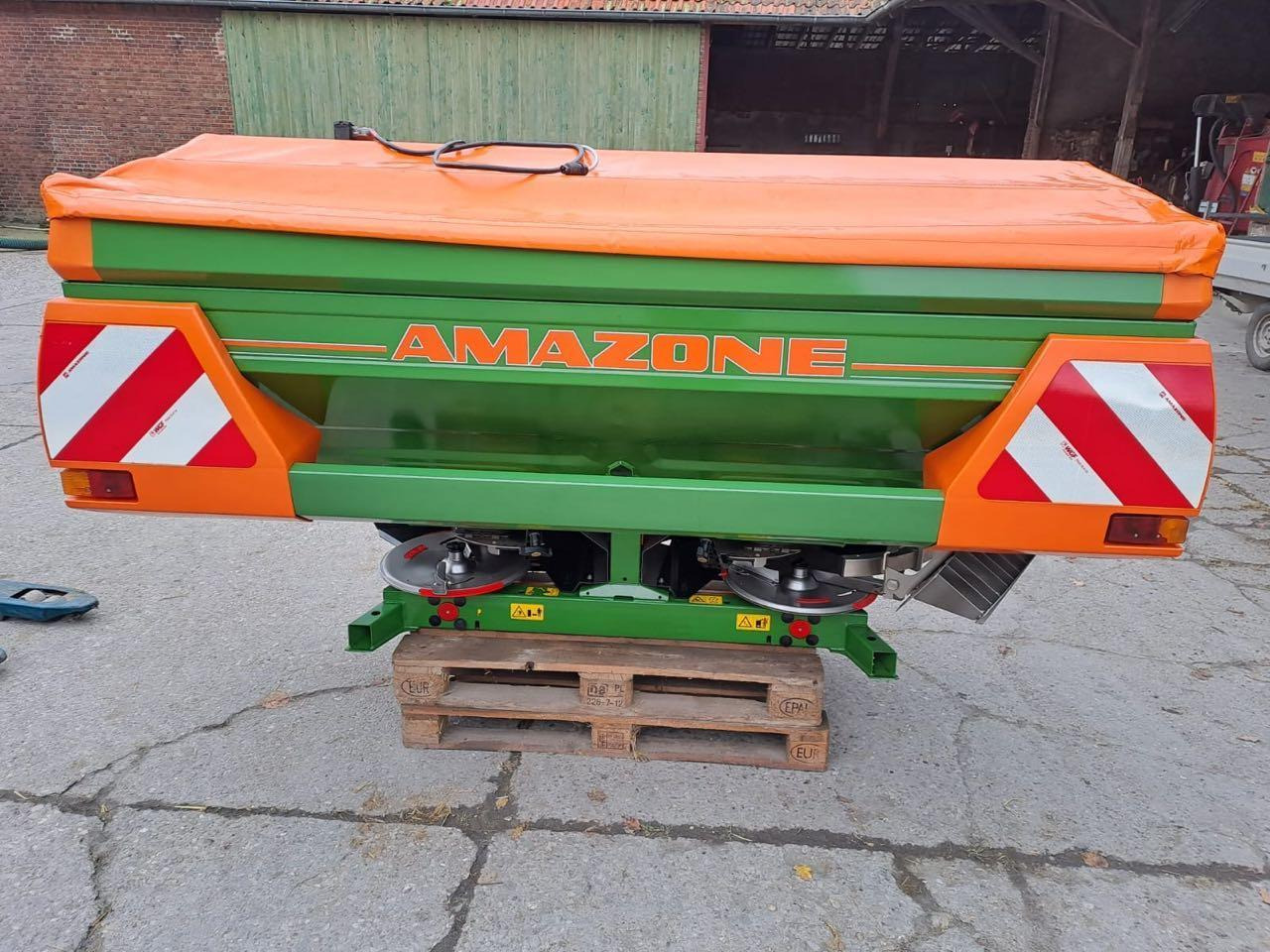 Amazone ZA-M 1001 Special SBS - Distributeur d'engrais: photos 1 Amazone ZA-M 1001 Special SBS - Distributeur d'engrais: photos 1