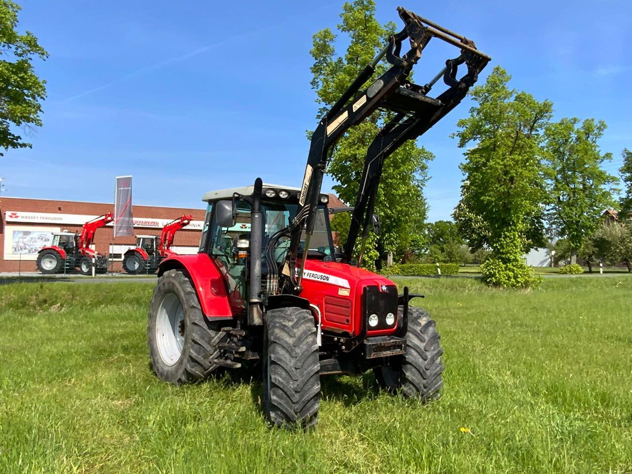 Massey Ferguson MF 6470 mit Frontlader - Tracteur agricole: photos 1 Massey Ferguson MF 6470 mit Frontlader - Tracteur agricole: photos 1
