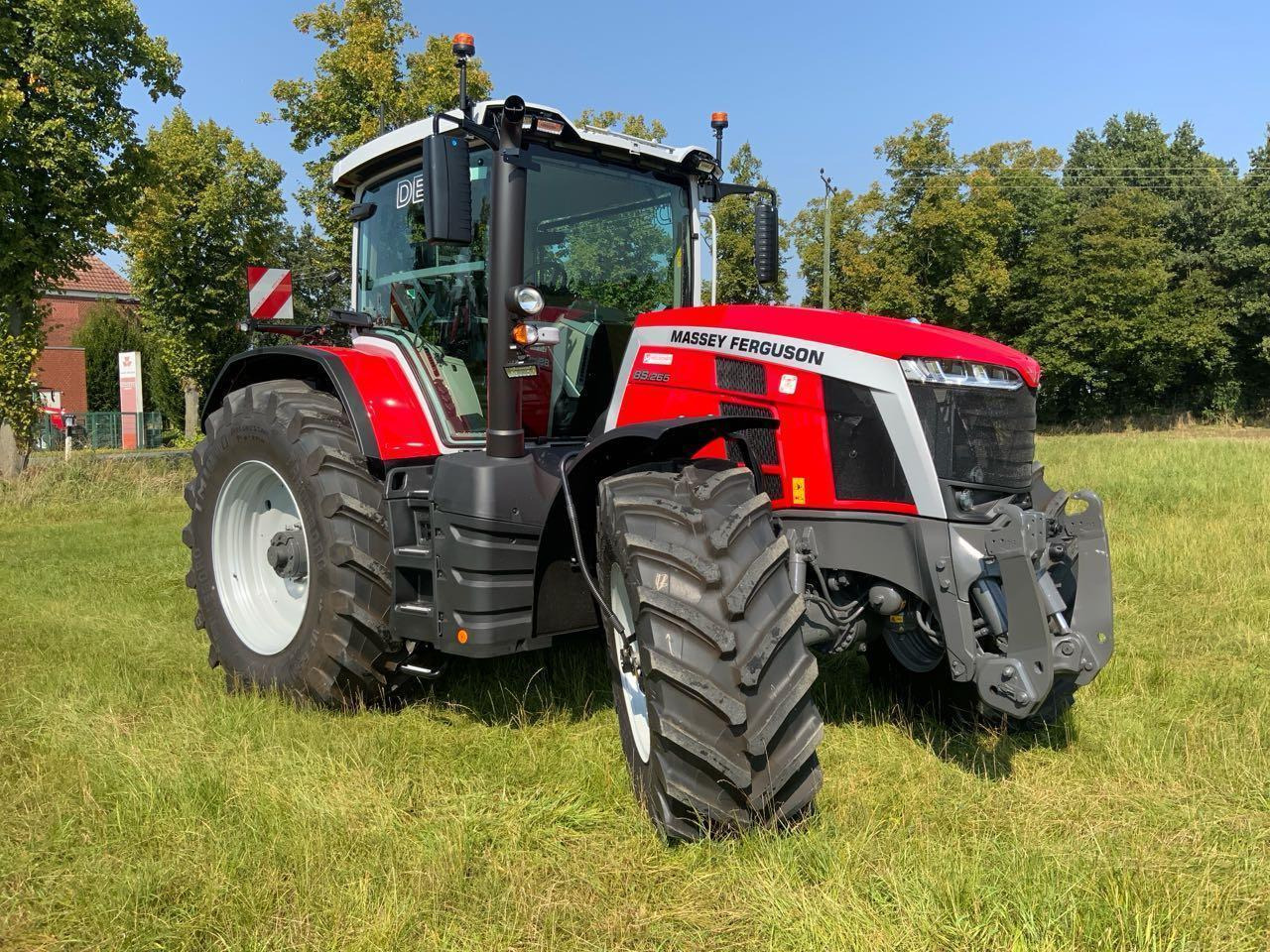 Massey Ferguson MF 8S.265 DYNA-VT - Tracteur agricole: photos 2 Massey Ferguson MF 8S.265 DYNA-VT - Tracteur agricole: photos 2