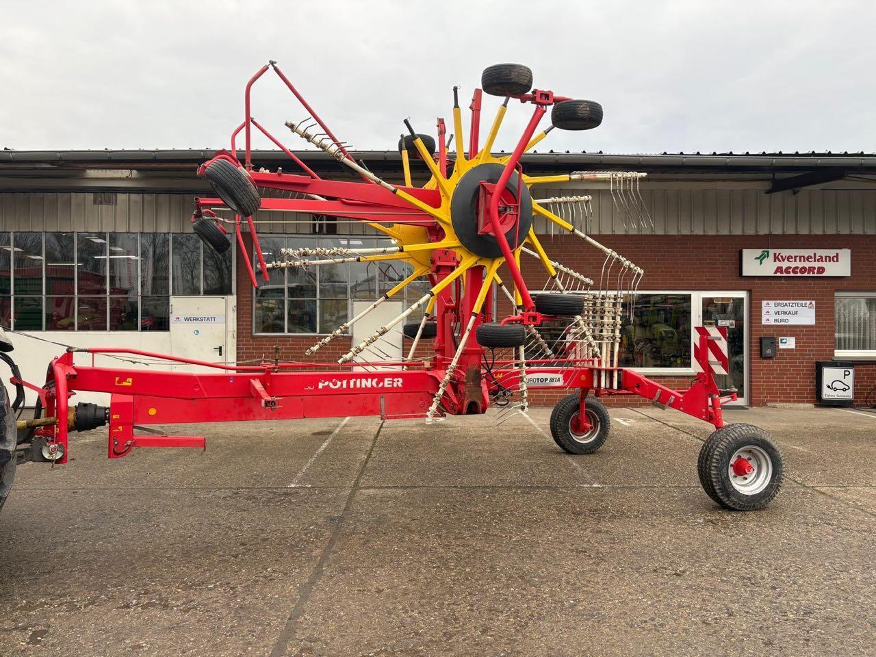 Pöttinger EUROTOP 881A - Faneuse: photos 1 Pöttinger EUROTOP 881A - Faneuse: photos 1