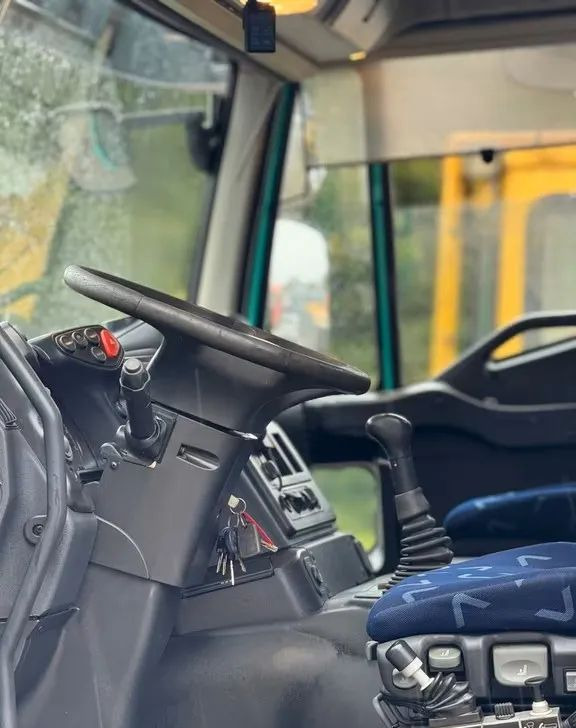 Iveco TRAKKER 450 6x4 WYWROTKA MELLER | EURO 5 | MANUAL | KLIMA | RETARDER | PRZEBIEG 364 000km ! - Camion benne: photos 5 Iveco TRAKKER 450 6x4 WYWROTKA MELLER | EURO 5 | MANUAL | KLIMA | RETARDER | PRZEBIEG 364 000km ! - Camion benne: photos 5