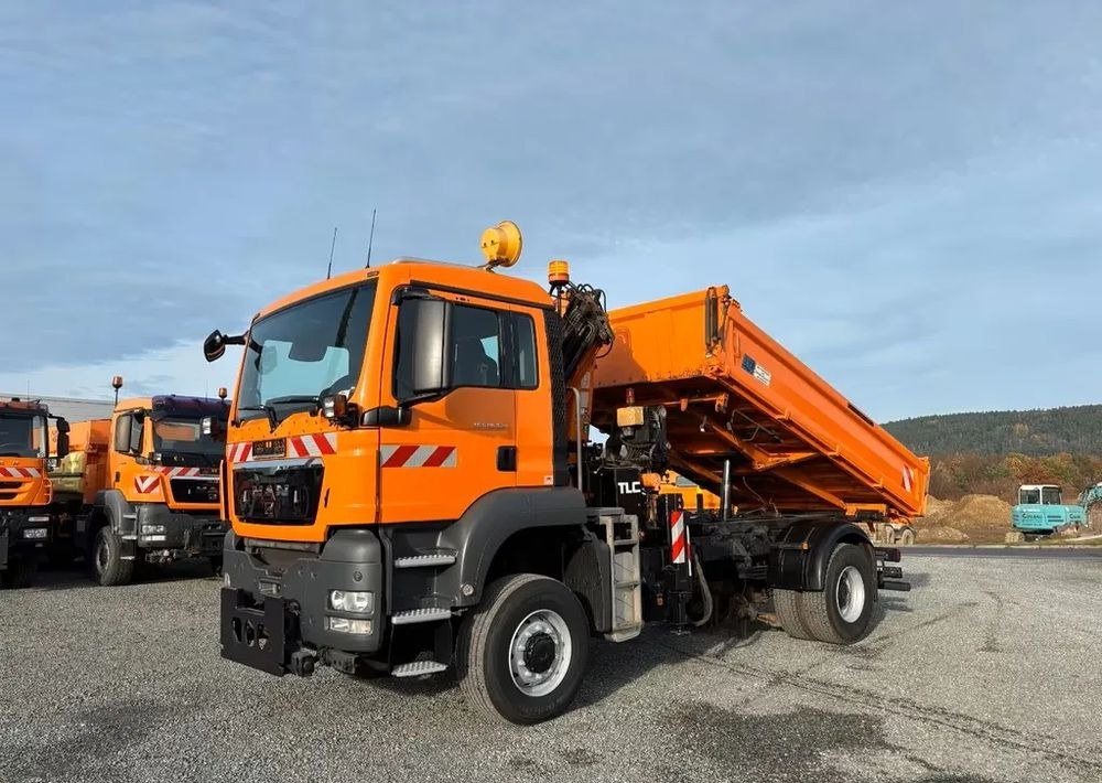 MAN TGS 18.320/ 4x4 / Euro4 /Wywrotka trójstronna Meiller +Kran Atlas TLC 82.2 +sterowanie radiowe – Przystosowany do pracy zimą — odśnieżanie, posypywanie, pług - Camion benne: photos 2 MAN TGS 18.320/ 4x4 / Euro4 /Wywrotka trójstronna Meiller +Kran Atlas TLC 82.2 +sterowanie radiowe – Przystosowany do pracy zimą — odśnieżanie, posypywanie, pług - Camion benne: photos 2