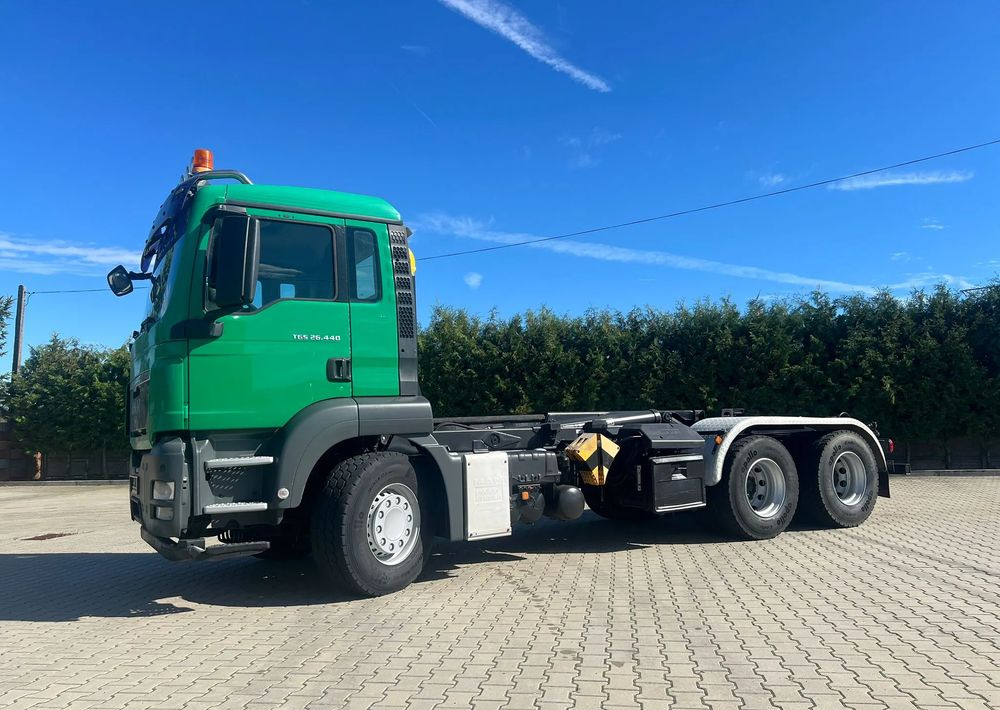 MAN TGS 26.440 | Hakowiec Meiller| 6x4 | 440 KM | przód resor, tył pneumatyczne |Belka ostrzegawcza (koguty) - Camion ampliroll: photos 3 MAN TGS 26.440 | Hakowiec Meiller| 6x4 | 440 KM | przód resor, tył pneumatyczne |Belka ostrzegawcza (koguty) - Camion ampliroll: photos 3