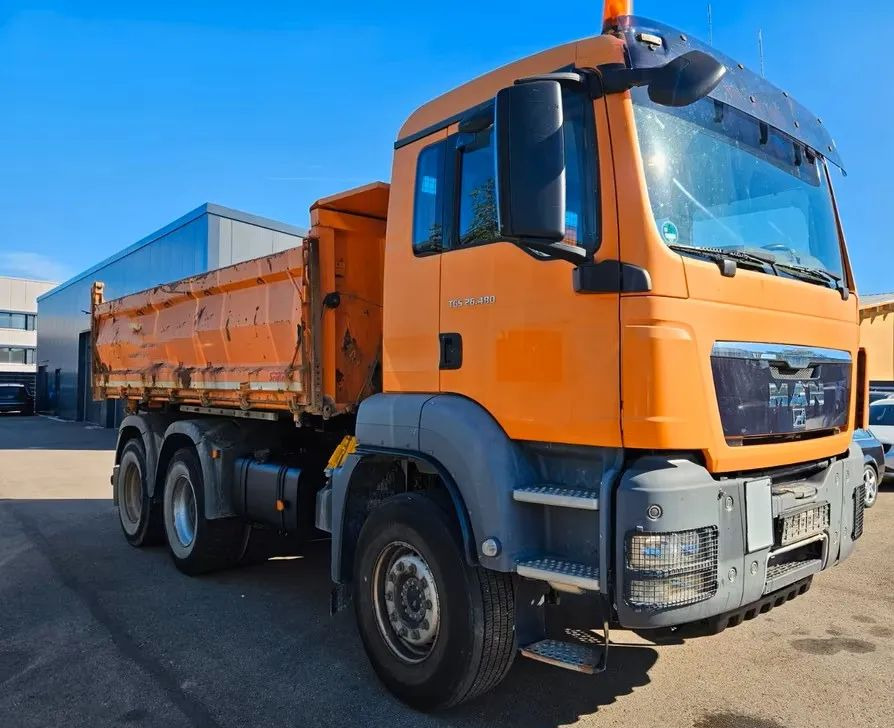 MAN TGS 26.480 6x4 WYWROTKA 3-STRONNA | AUTOMAT | EURO 5 | PRZEBIEG 310 000km! - Camion benne: photos 1 MAN TGS 26.480 6x4 WYWROTKA 3-STRONNA | AUTOMAT | EURO 5 | PRZEBIEG 310 000km! - Camion benne: photos 1