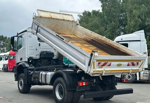 Mercedes-Benz Arocs 2040 4x4 – Meiller | Euro 6c | płyta czołowa do montażu pługu, osprzętu zimowego lub komunalnego | Automat | Resory stalowe (Blatt-Blatt) - Camion benne: photos 5 Mercedes-Benz Arocs 2040 4x4 – Meiller | Euro 6c | płyta czołowa do montażu pługu, osprzętu zimowego lub komunalnego | Automat | Resory stalowe (Blatt-Blatt) - Camion benne: photos 5