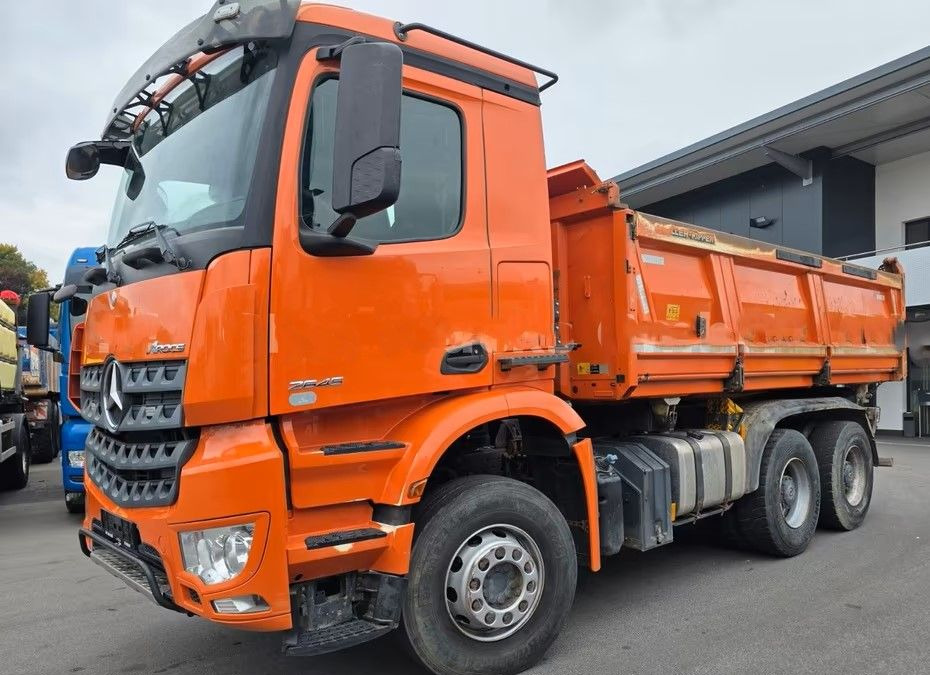 Mercedes-Benz Arocs 2645 /Allrad 6x4 / BB / Wywrotka trójstronna Meiller / Manual / Retarder / BORDMATIK / 320 000 km - Camion benne: photos 1 Mercedes-Benz Arocs 2645 /Allrad 6x4 / BB / Wywrotka trójstronna Meiller / Manual / Retarder / BORDMATIK / 320 000 km - Camion benne: photos 1