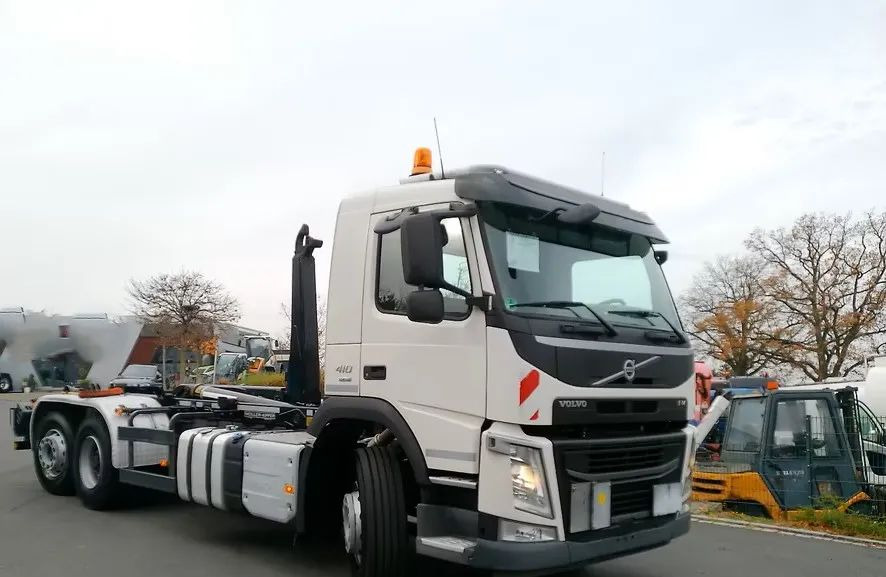 Volvo FM 410 • 6x2 • Meiller z systemem HDS (roll-off) • Euro 6 • Przebieg 251235 km • - Camion ampliroll: photos 4 Volvo FM 410 • 6x2 • Meiller z systemem HDS (roll-off) • Euro 6 • Przebieg 251235 km • - Camion ampliroll: photos 4