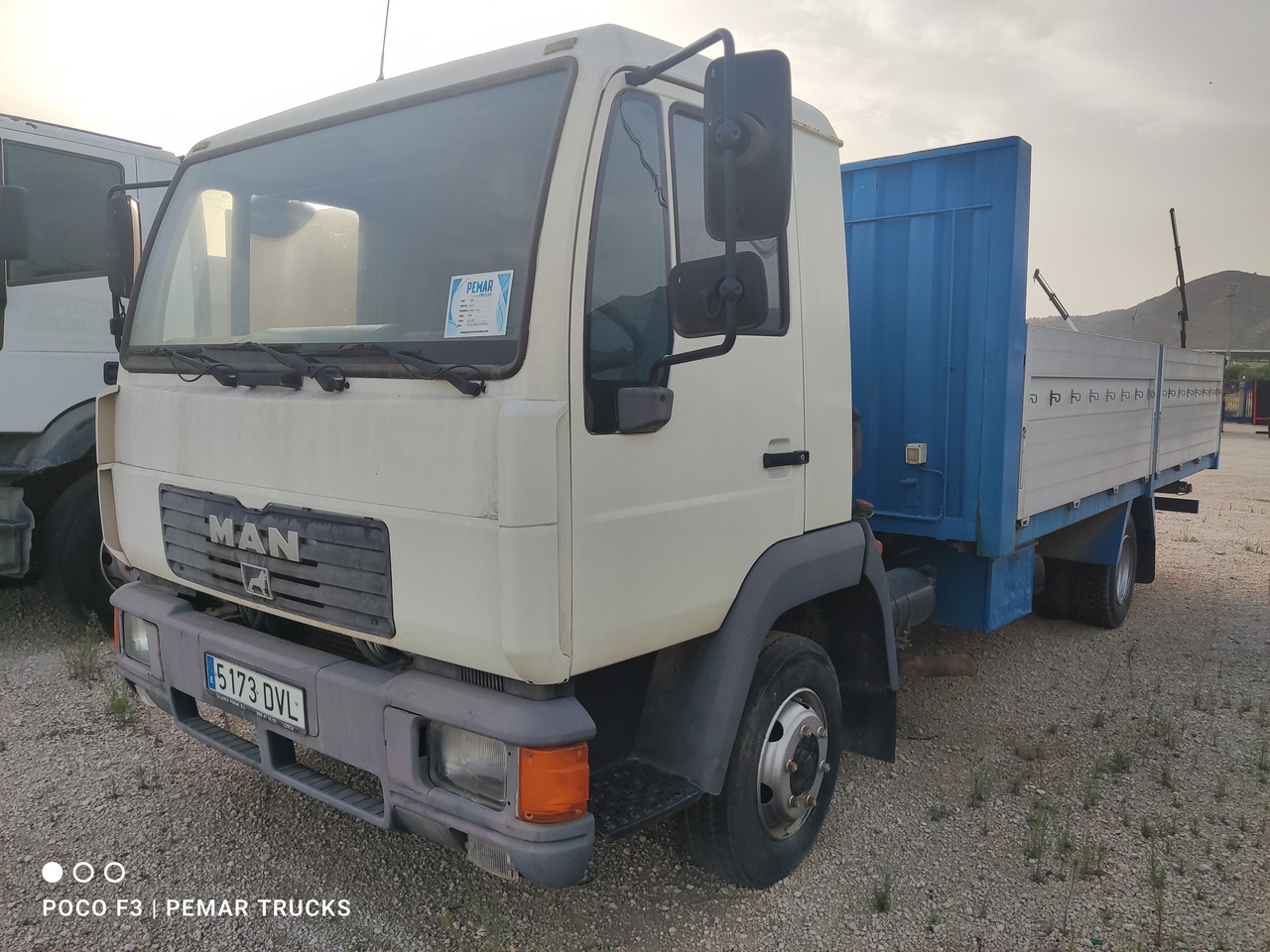 MAN L2000 - Camion plateau: photos 1 MAN L2000 - Camion plateau: photos 1