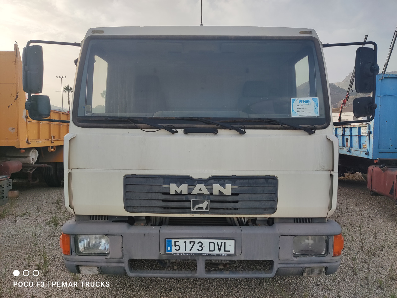 MAN L2000 - Camion plateau: photos 2 MAN L2000 - Camion plateau: photos 2