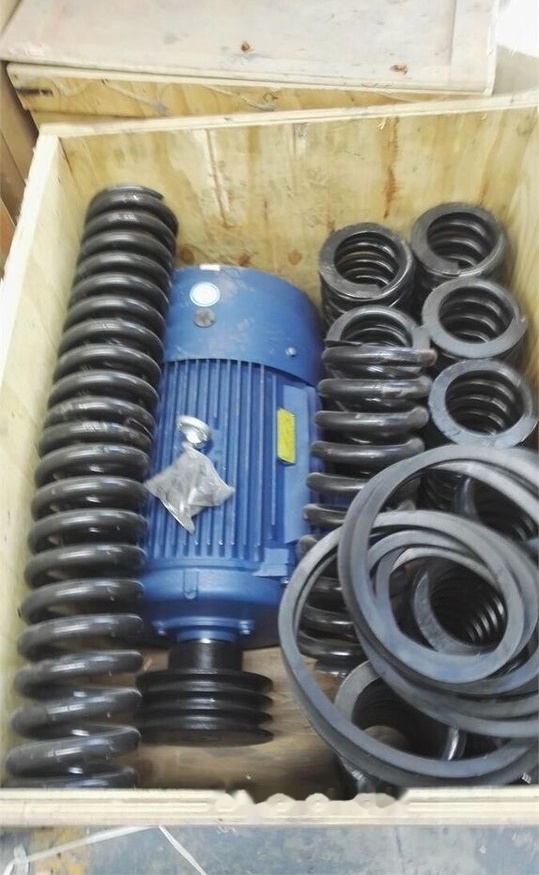 Kinglink High quality Vibrating feeder ZSW600x150 - Machine d'exploitation minière: photos 3 Kinglink High quality Vibrating feeder ZSW600x150 - Machine d'exploitation minière: photos 3