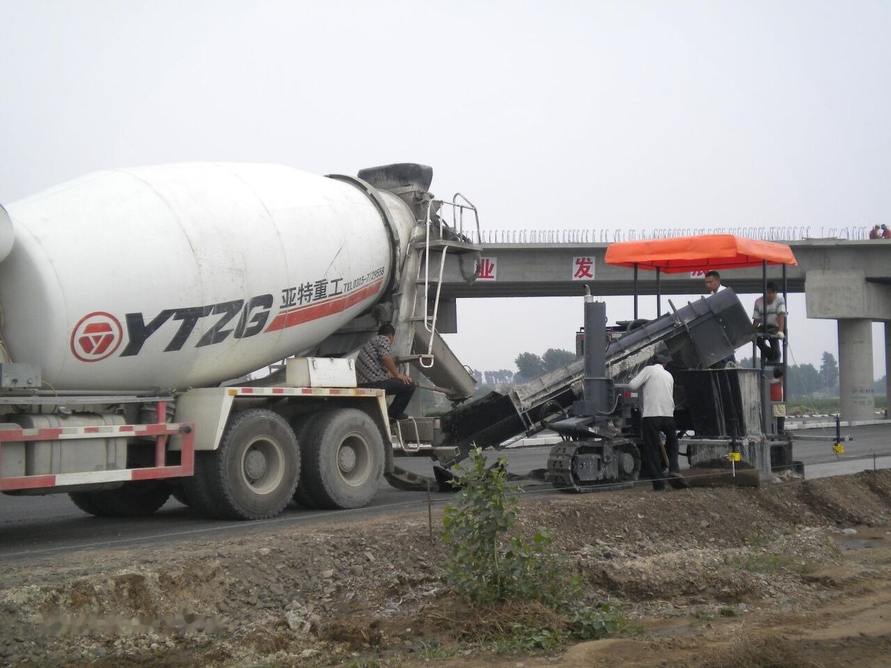 Kinglink MC5000 Concrete slipform paver for road ditch and gutter - Machine à coffrage glissant: photos 4 Kinglink MC5000 Concrete slipform paver for road ditch and gutter - Machine à coffrage glissant: photos 4