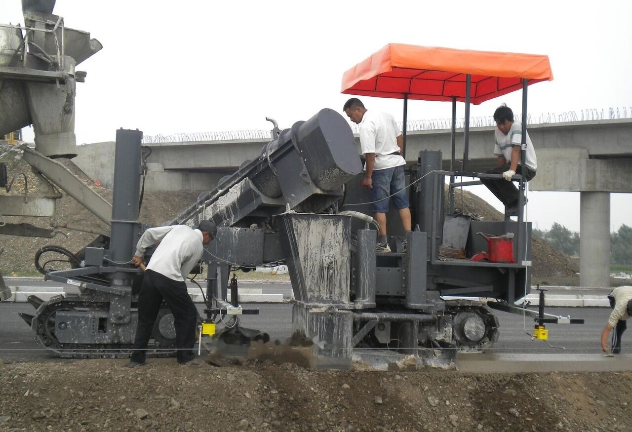 Kinglink MC5000 Concrete slipform paver for road ditch and gutter - Machine à coffrage glissant: photos 5 Kinglink MC5000 Concrete slipform paver for road ditch and gutter - Machine à coffrage glissant: photos 5