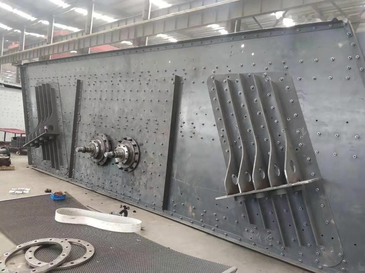 Kinglink TWIN SHAFT VIBRATING SCREEN 3YK2460 - Crible: photos 1 Kinglink TWIN SHAFT VIBRATING SCREEN 3YK2460 - Crible: photos 1