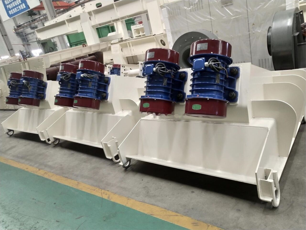 Kinglink Transit Hopper Pan Vibrating feeder GZG1012 - Machine d'exploitation minière: photos 1 Kinglink Transit Hopper Pan Vibrating feeder GZG1012 - Machine d'exploitation minière: photos 1